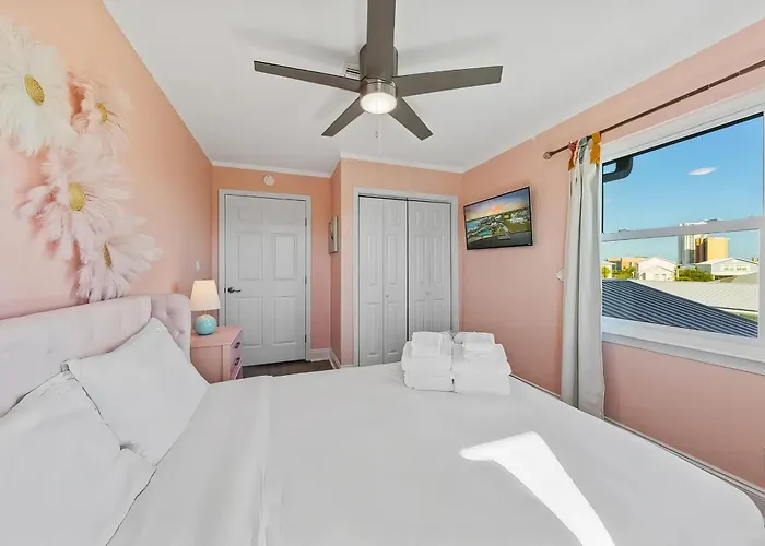 Holiday home Coast - Canal View, Hot Tub & Boat Dock *
