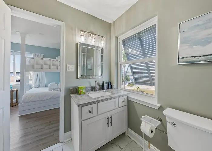 Holiday home Coast - Canal View, Hot Tub & Boat Dock