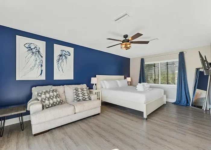 Holiday home Coast - Canal View, Hot Tub & Boat Dock