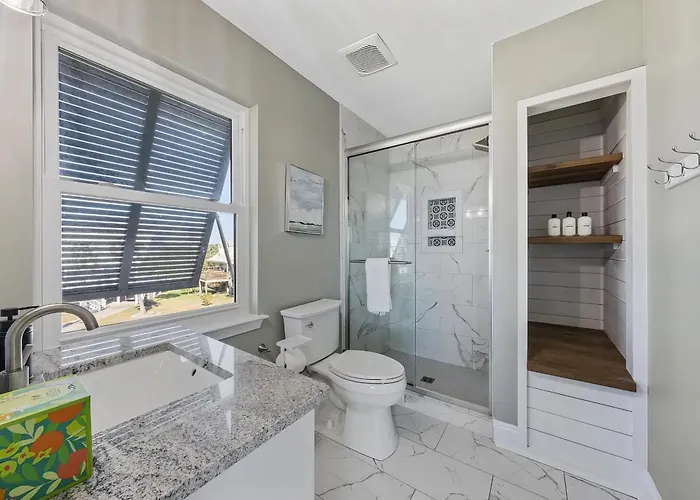 Coast - Canal View, Hot Tub & Boat Dock * Gulf Shores