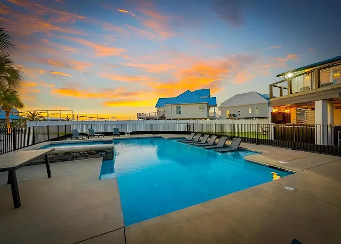 Holiday home Coast - Canal View, Hot Tub & Boat Dock