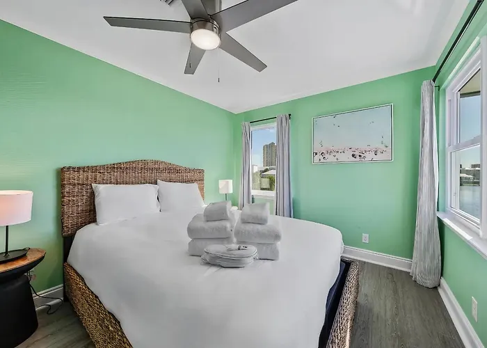 Holiday home Coast - Canal View, Hot Tub & Boat Dock