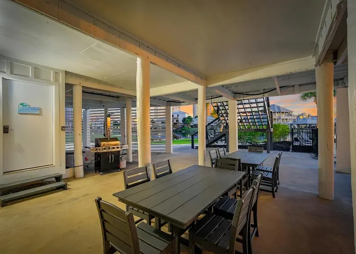 Holiday home Coast - Canal View, Hot Tub & Boat Dock