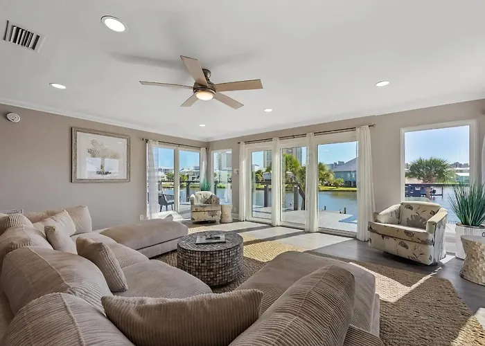 Coast - Canal View, Hot Tub & Boat Dock Holiday home