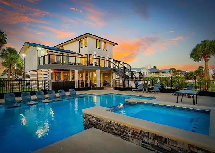 Holiday home Coast - Canal View, Hot Tub & Boat Dock *