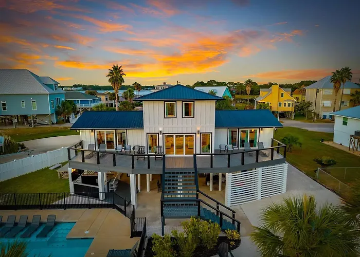Holiday home Coast - Canal View, Hot Tub & Boat Dock